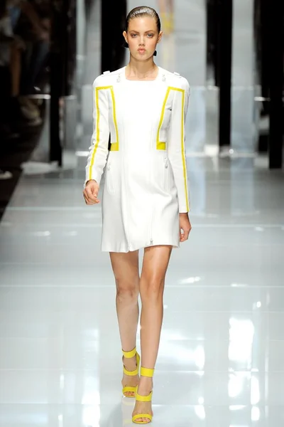 Look 4